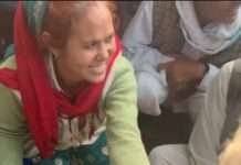 फरियादी की हथेली पर ही लिख दिए डॉक्टर किरोडी मीना ने आदेश