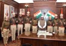 राज्यपाल से भारतीय पुलिस सेवा के प्रशिक्षु अधिकारियों की मुलाकात