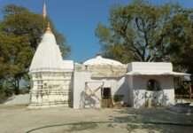 भुक्तेश्वर महादेव मंदिर उमड़ी श्रद्धालुओं की भीड़