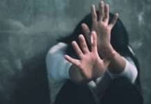 नाबालिग छात्रा से तीन युवकों ने की दरिंदगी की कोशिश ,विरोध करने पर पिलाया जहर