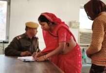 परिवार गया शादी में चोरों ने ताला तोड़कर लाखों के जेवर,नगदी की पार