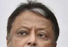 पूर्व रेल मंत्री मुकुल रॉय का निधन