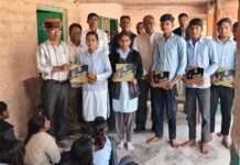 विद्यार्थियों को सड़क सुरक्षा और यातायात नियमों की जानकारी दी