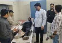 गोविंदी टोल नाके के पास बाइक भिड़ंत, युवक गंभीर