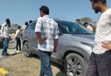 वीर तेजाजी चौराहे पर हादसा: कार की चपेट में आईं दो कॉलेज छात्राएं