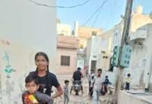 पादूकलां में पेयजल संकट: सड़कों पर मोटर और बिजली तारों का जाल