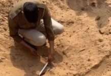 युवक की हत्या कर मिट्टी में गाड़ा शव, हाथ-पैर दिखे तो हुआ खुलासा