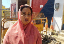 पत्नी ने पति को दूसरी महिला के साथ रंगे हाथ पकड़ा