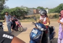 चिकसाना सामुदायिक स्वास्थ्य केंद्र में चिकित्सक की लेट-लतीफी पर ग्रामीणों का फूटा गुस्सा