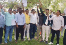 ग्राम विकास अधिकारियों का प्रदर्शन, 11 सूत्रीय मांगों को लेकर सौंपा ज्ञापन