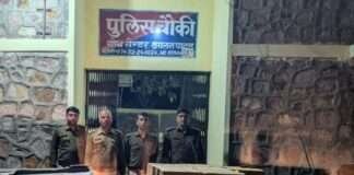 आलू की आढ़ में हो रही थी शराब की तस्करी, पुलिस ने पकड़ी अवैध शराब