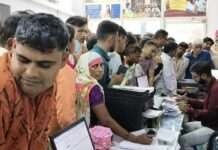 युद्ध की खबरों से बढ़ी चिंता, गैस एजेंसियों पर एडवांस सिलेंडर भरवाने उमड़ी भीड़