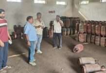 तहसीलदार व पुलिस का औचक निरीक्षण