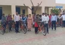 उनियारा के पलाई स्कूल में 39 छात्राओं को साइकिल वितरण