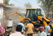 ट्रस्ट की जमीन पर बने अतिक्रमण हटाए, नगर निगम ने तोड़ी 4 दुकानें और एक गोदाम