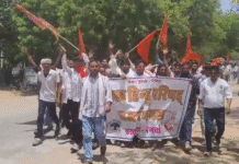 गो तस्करी मामले में पुलिस की कार्यशैली पर बजरंग दल व विहिप का प्रदर्शन