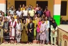 12वीं परिणाम पर जश्न, बालिका विद्यालय की छात्राओं ने किया ब्लॉक टॉप