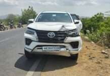 तलहटी–आमथला मार्ग पर दो कारों की जोरदार टक्कर, बड़ा हादसा टला