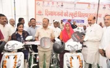 मुख्यमंत्री दिव्यांग स्कूटी योजना के तहत 37 लाभार्थियों को मिली स्कूटियां