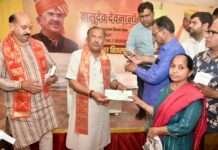 विधानसभा अध्यक्ष वासुदेव देवनानी ने 118 परिवारों को बांटी आर्थिक सहायता