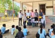 बग्गड़ स्कूल में सेवानिवृत्त व्याख्याता नंदकुमार प्रजापत ने बांटी स्टेशनरी
