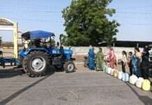 8 दिन से पानी सप्लाई ठप, गुस्साए ग्रामीणों ने सड़क जाम किया