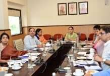 दिया कुमारी ने आंगनबाड़ी कार्यकर्ताओं के प्रशिक्षण को प्राथमिकता दिए जाने के निर्देश