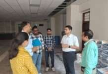 जिला कलक्टर ने मेडिकल कॉलेज व जेएलएन अस्पताल का किया निरीक्षण
