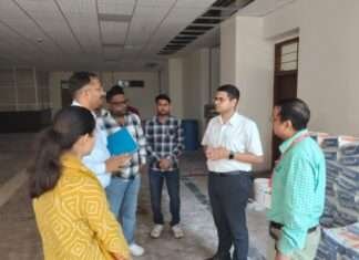 जिला कलक्टर ने मेडिकल कॉलेज व जेएलएन अस्पताल का किया निरीक्षण