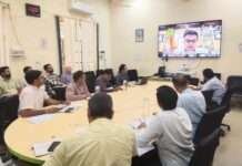 जिला कलक्टर ने की विभिन्न जनकल्याणकारी योजनाओं की प्रगति की समीक्षा