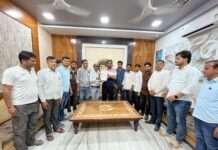 हनुमान बेनीवाल का हमला: स्वास्थ्य मंत्री को बताया गैर जिम्मेदार, निजीकरण पर उठाए सवाल