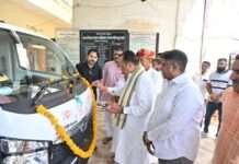 कचरा संग्रहण व्यवस्था को बेहतर बनाने के लिए मिली दो नई गाड़ियां