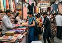 पुरानी मंडी बाजार में तीन युवतियों ने महिला का बैग उड़ाया, CCTV में कैद