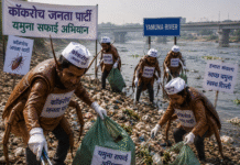 दिल्ली में ‘कॉकरोच प्रोटेस्ट’ वायरल: युवाओं ने यमुना की सफाई कर जताया विरोध