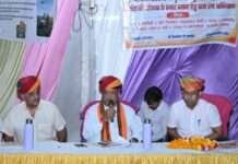 ग्राम रथ अभियान की संध्या चौपाल में योजनाओं की जानकारी