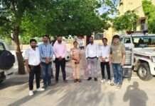 पुलिस थाना और सरकारी स्कूलों को भेंट किया सामान