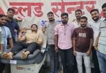 जिला चिकित्सालय में रक्त की कमी होने पर युवाओं ने किया स्वैच्छिक रक्तदान