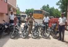 पुलिस की बड़ी कार्रवाई, 10 बिना नंबर की मोटरसाइकिलें जब्त