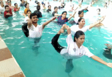जोधपुर में तिरंगे के साथ हुआ भव्य एक्वा योगा