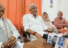 नारेडा बाईपास हादसे के बाद बढ़ा आक्रोश, शव रखकर धरने पर बैठे ग्रामीण