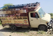 मिनी ट्रक की टक्कर से युवक की मौत, एक गंभीर घायल