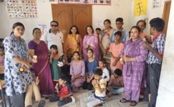 दिव्यांग बच्चों के साथ मनाया सेवा दिवस, पानी की कुंडियों पर बनाई आकर्षक पेंटिंग
