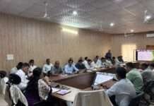 फ्लैगशिप योजनाओं और विकास कार्यों की समीक्षा