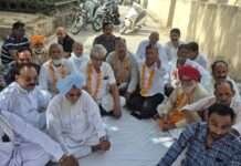 पुलिस के खिलाफ कांग्रेस का धरना दूसरे दिन भी जारी
