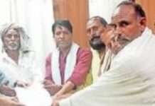 अतिक्रमण से जलभराव की समस्या, ग्रामीणों ने एसडीएम को सौंपा ज्ञापन