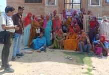 विधिक जागरूकता शिविर में ग्रामीणों को बताए कानूनी अधिकार