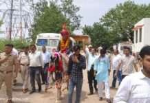 डीएसपी नरेंद्र मीणा को घोड़ी पर बिठाकर दी अनूठी विदाई