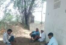 काली मंदिर के पीछे तंत्र-मंत्र के शक में खोदा गहरा गड्ढा