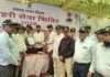 शहीद स्मारक के विकास की मांग को लेकर पूर्व सैनिकों ने सौंपा ज्ञापन