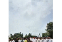 धतूरिया चंबल पुल की बदहाली पर युवक कांग्रेस का अनोखा प्रदर्शन